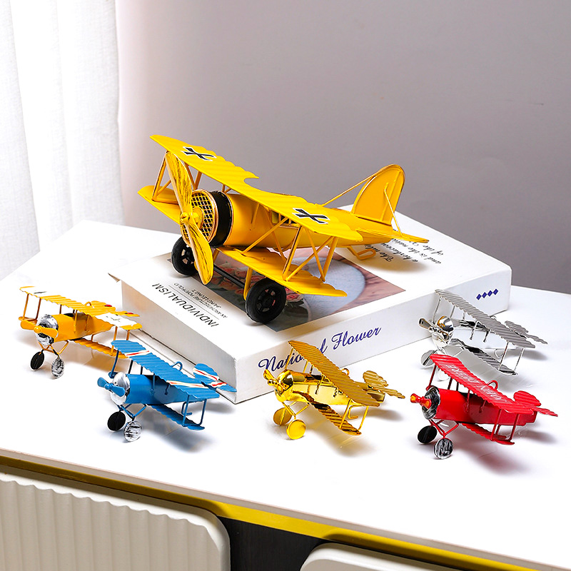 Vintage Metal Airplane Model R - Vintage Collectible Christmas Ornaments 评论和价格