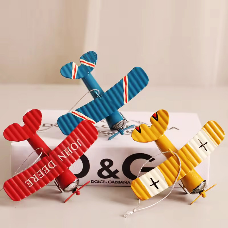Vintage Metal Airplane Model R - Vintage Collectible Christmas Ornaments 评论和价格