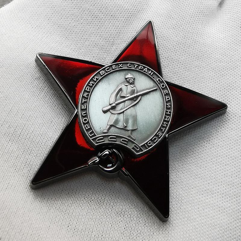 1Pc Red Star Badge Lapel Pins  - Vintage Collectible Classics 评论和价格